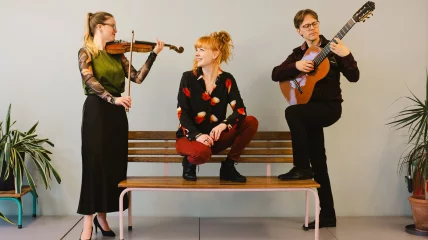 Toast Literair met een Symfonie van Snaren en Garnalen van Moya De Feyter